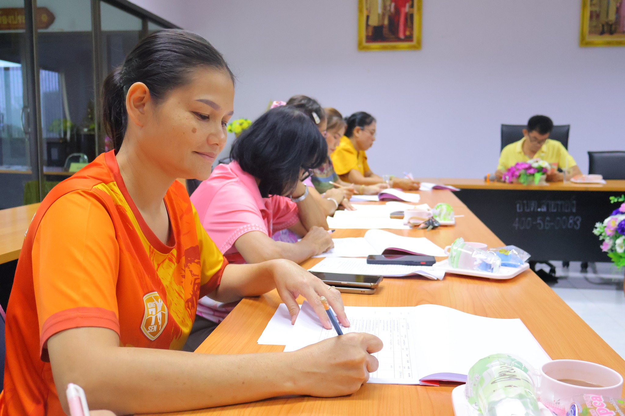 วันพฤหัสบดีที่ 2 ตุลาคม 2568 เวลา 09.30 น.
องค์การบริหารส่วนตำบลสายทอง จัดประชุมคณะกรรมการติดตามและประเมินผลแผนพัฒนาองค์การบริหารส่วนตำบล เพื่อติดตามและประเมินผลแพนพัฒนาท้องถิ่น (พ.ศ.2566-2670) ประจำปีงบประมาณ พ.ศ.2568 โดยมี นายจรัญ นิ่มพงษ์ เป็นประธานในการประชุม ณ ห้องประชุมองค์การบริหารส่วนตำบลสายทอง