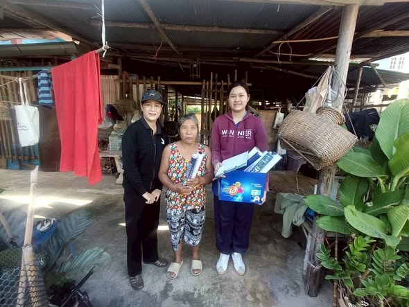 ดำเนินการลงพื้นที่แจกปฏิทินประจำปี 2569 ให้กับบ้านเรือนประชาชนในพื้นที่ หมู่ที่ 1-8 ตำบลสายทอง