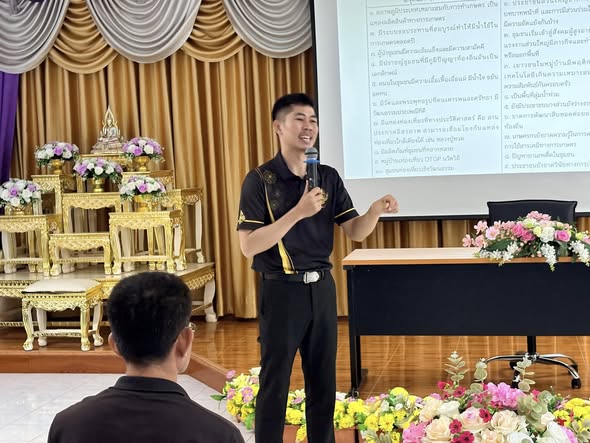วันศุกร์ที่ 6 กุมภาพันธ์ 2569 
องค์การบริหารส่วนตําบลสายทอง
โดยนางสาวอรสา ทองเจือ ปลัดองค์การบริหารส่วนตำบลสายทอง เข้าร่วมประชุมโครงการเชิงปฎิบัติการจัดทำแผนพัฒนาตำบล เพื่อจัดทำแผนพัฒนาตำบลสายทอง ประจำปี 2569 โดยสำนักงานพัฒนาชุมชนอำเภอป่าโมก ร่วมกับคณะกรรมการ ศอช.ต กำนัน ผู้ใหญ่บ้าน ผู้นำชุมชน และภาคีเครือข่ายการ พัฒนา ณ ห้องประชุมองค์การบริหารส่วนตำบลสายทอง