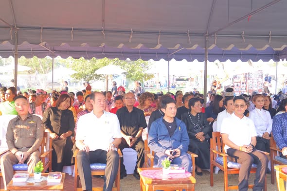 📅 วันพฤหัสบดีที่ 26 กุมภาพันธ์ 2569
องค์การบริหารส่วนตำบลสายทอง นำโดย นายประทีป แก้วมณี นายกองค์การบริหารส่วนตำบลสายทอง มอบหมายให้ นางสาวอรสา ทองเจือ พร้อมด้วยพนักงานและเจ้าหน้าที่ เข้าร่วมพิธีเปิดงานมหกรรมของดีเมืองอ่างทอง ประจำปี 2569
🌟 “อ่างทองนิรมิต วิจิตรอ่างทอง ครั้งที่ 1” 🌟
ณ วัดขุนอินทประมูล ตำบลอินทประมูล อำเภอโพธิ์ทอง จังหวัดอ่างทอง