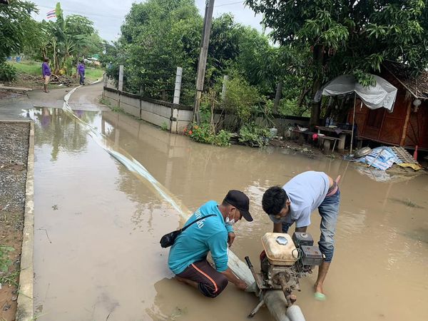 แก้ไขปัญหาน้ำท่วมขังบ้านเรือนประชาชนในพื้นที่บริเวณ ม.4 ตำบลสายทอง