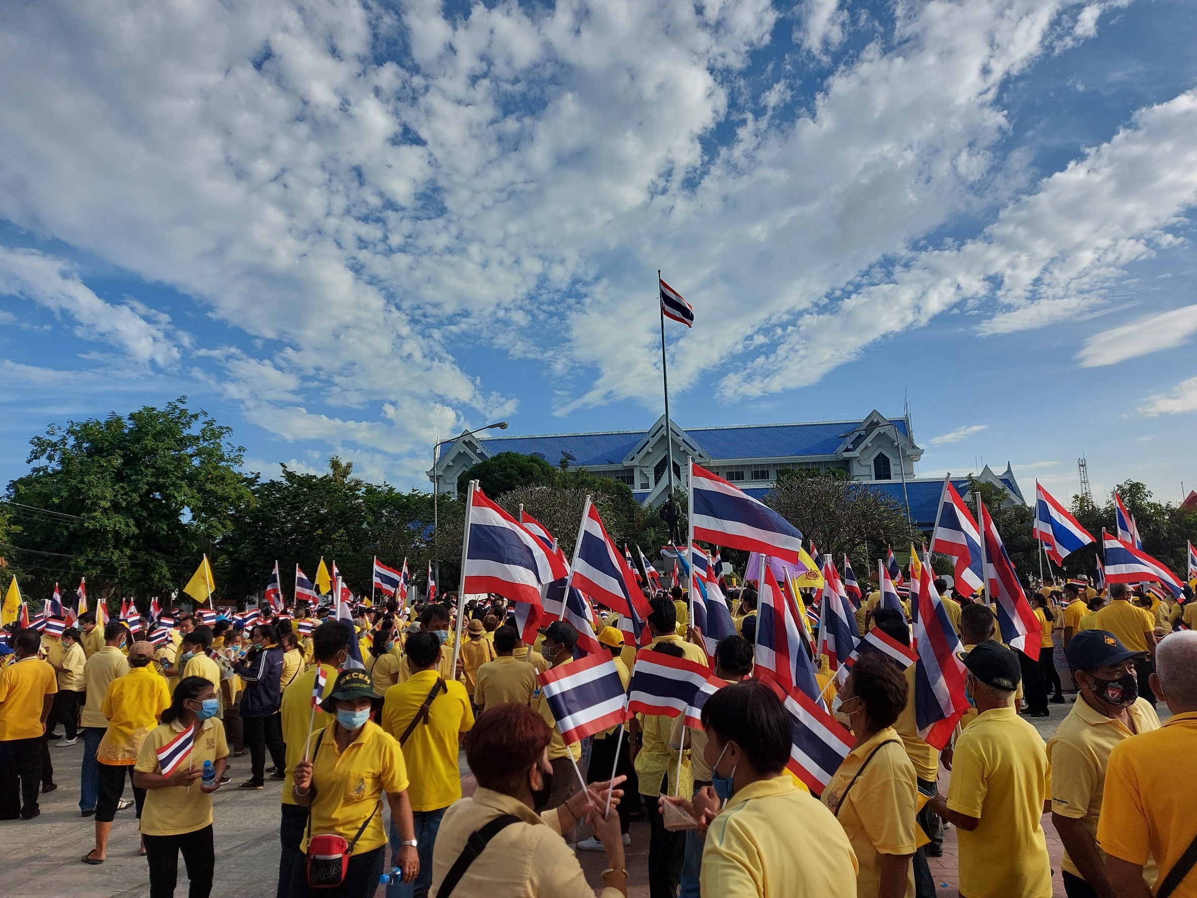 ร่วมปกป้องสถาบันพระมหากษัตริย์จังหวัดอ่างทอง