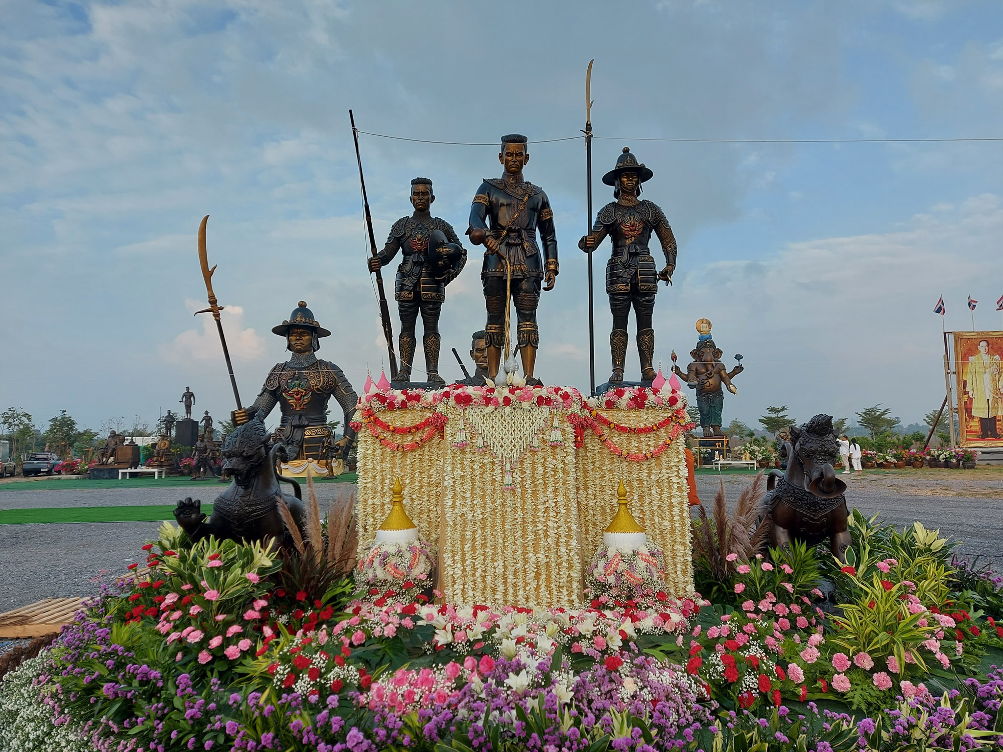 ร่วมพิธี บวงสรวงดวงพระวิญญาณสมเด็จพระนเรศวรมหาราชและพิธีเททองหล่อพระ